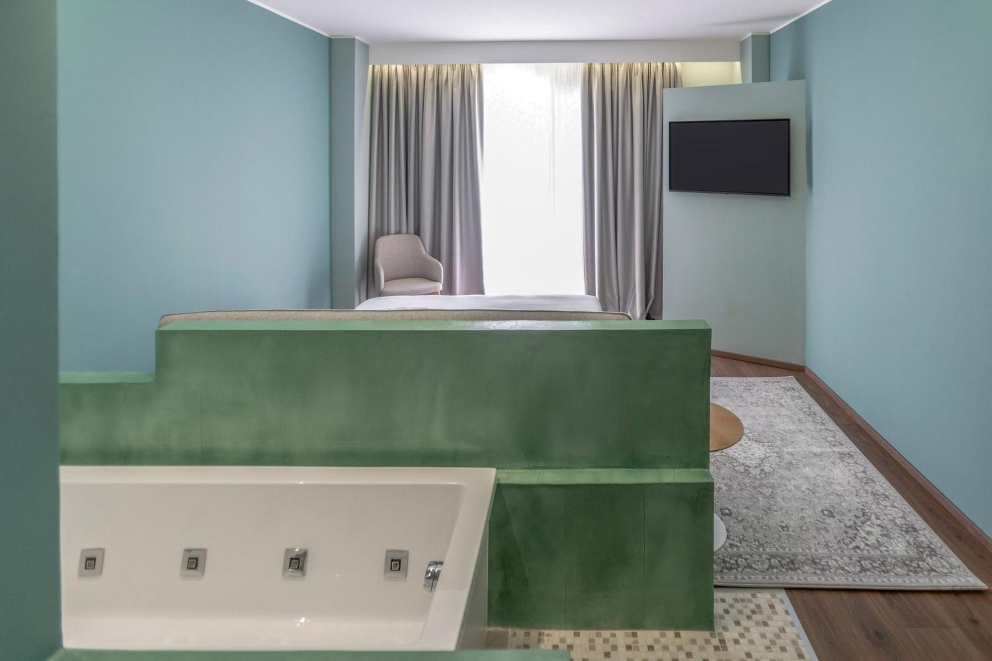 Hotel Vlora Priam, Affiliated By Melia エクステリア 写真