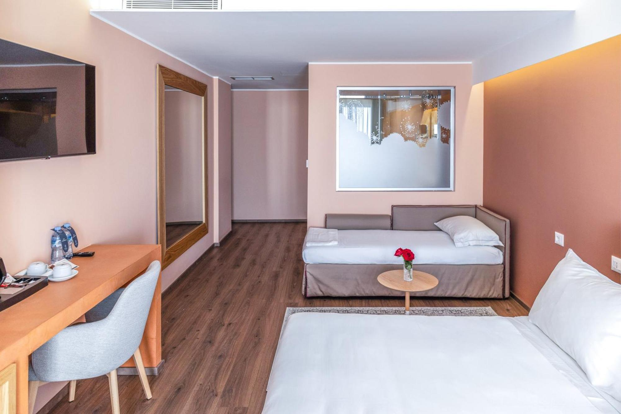 Hotel Vlora Priam, Affiliated By Melia エクステリア 写真